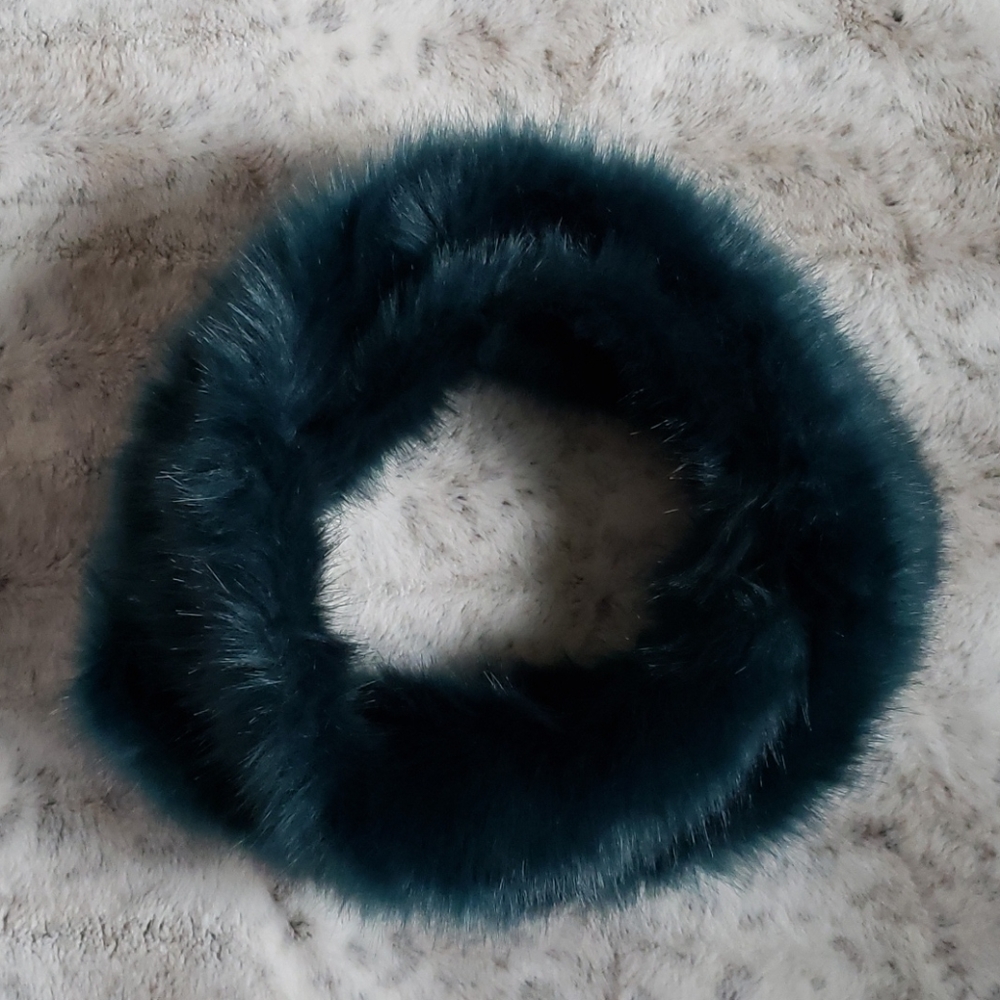 Faux Fur Infinity Scarf - Picture 2 of 3